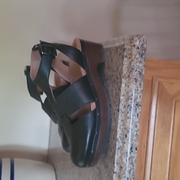 Vionic Faye t strap clog - Picture 6 of 8